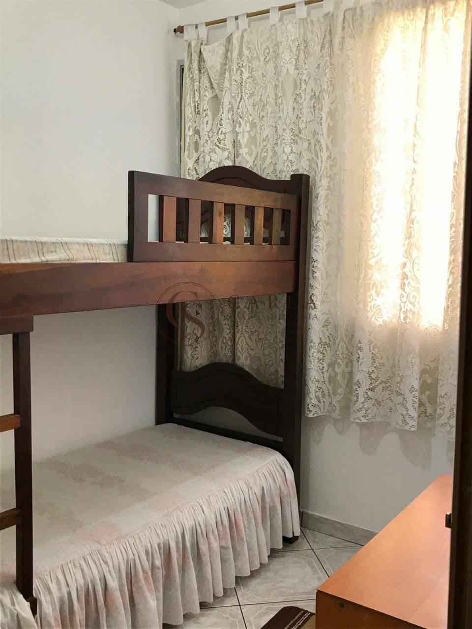 Apartamento com 2 dormitórios a 180 metros da Praia da enseada por 255 mil