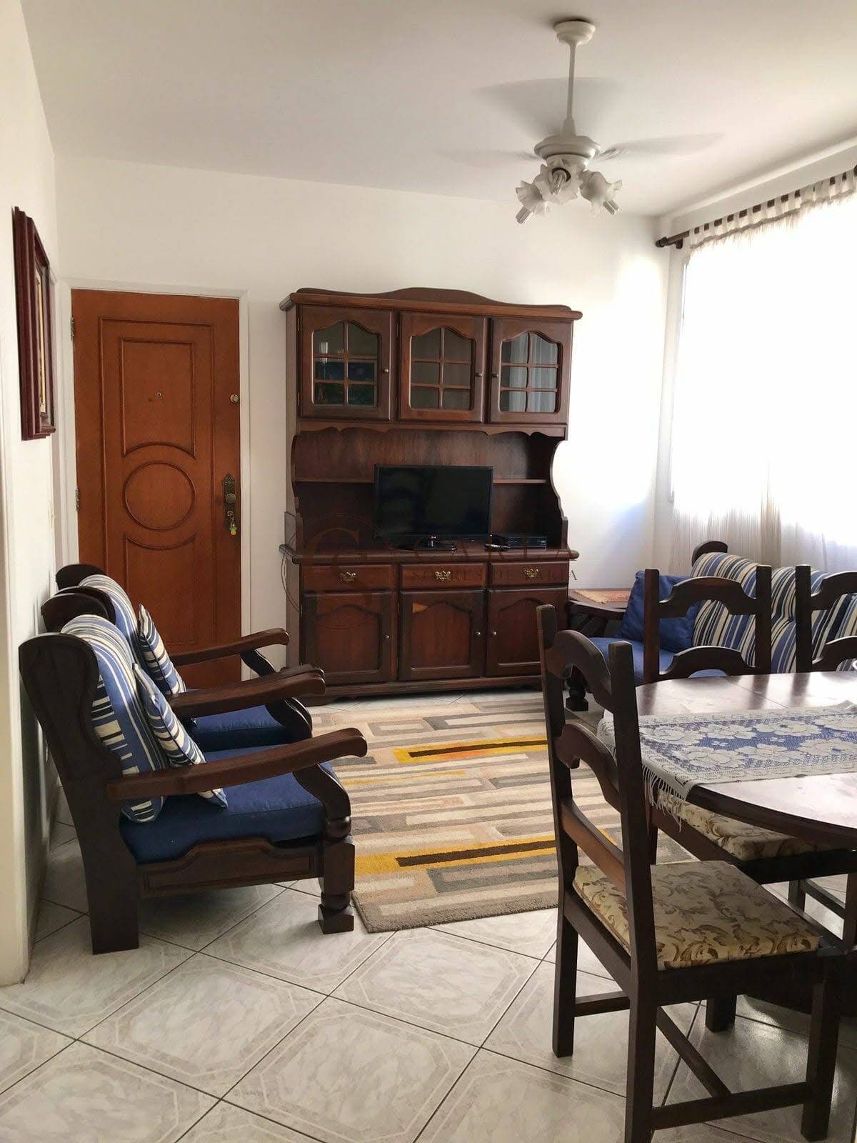 Apartamento com 2 dormitórios a 180 metros da Praia da enseada por 255 mil