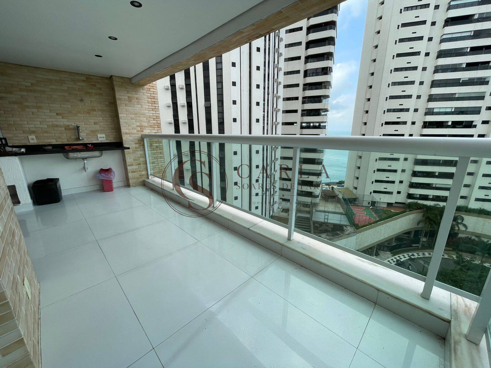 Apartamento com varanda gourmet a beira mar na Praia das Astúrias