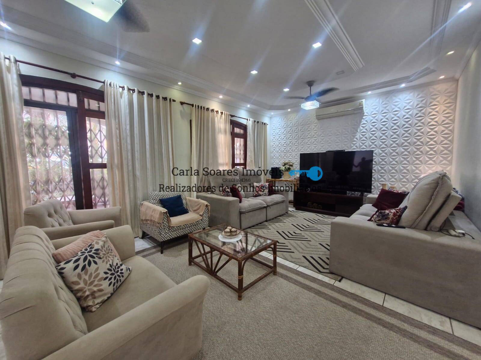 Casa, 4 quartos, 239 m² - Foto 1