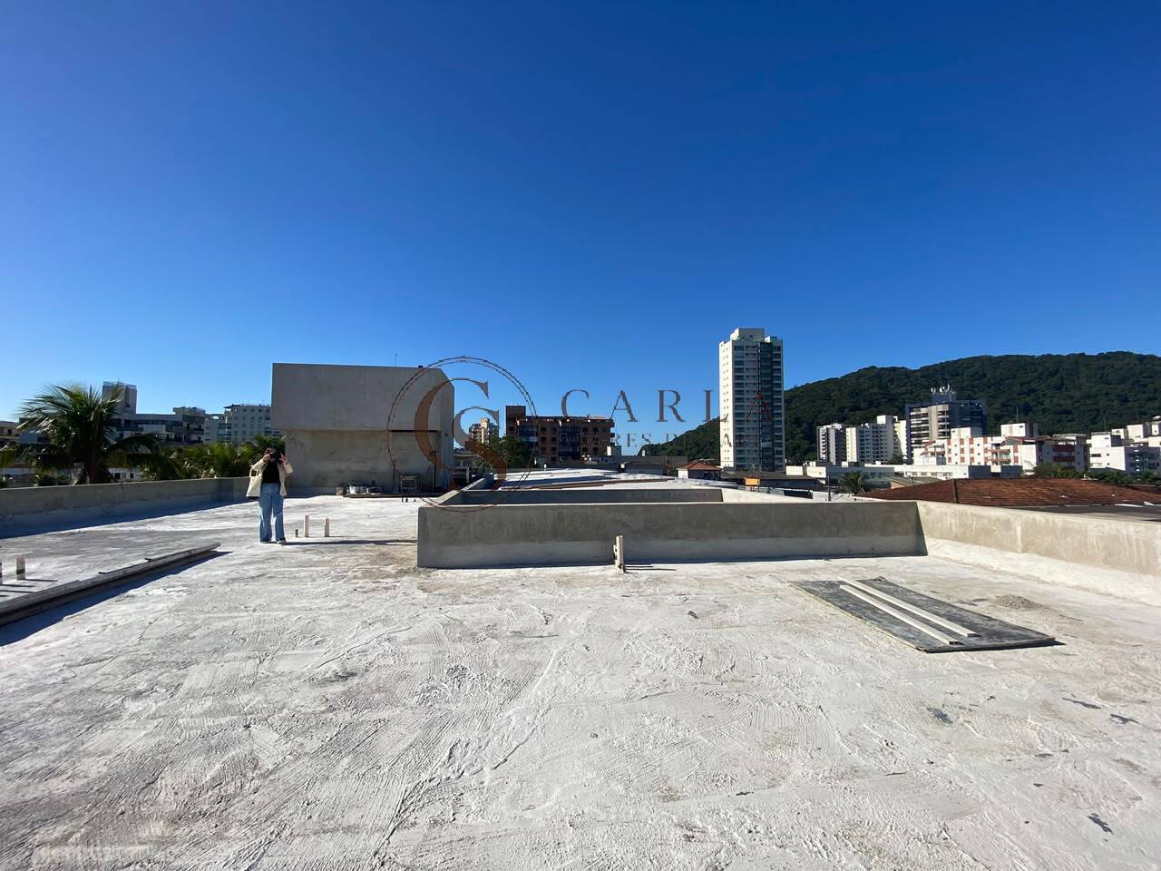 Imagine morar na Praia da Enseada, em um empreendimento moderno, exclusivo