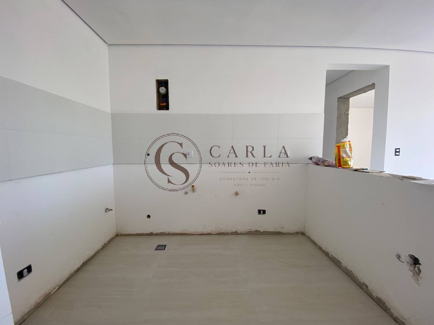 Imagine morar na Praia da Enseada, em um empreendimento moderno, exclusivo