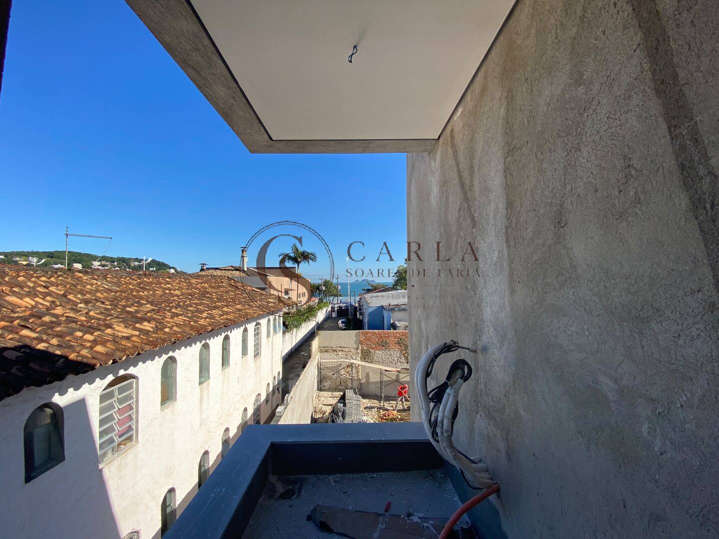 Imagine morar na Praia da Enseada, em um empreendimento moderno, exclusivo