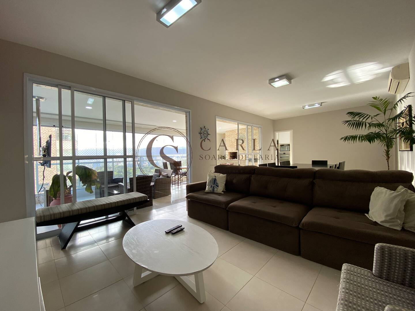 Apartamento sofisticado na Praia da Enseada | 158 m² | 3 suítes | 3 vagas