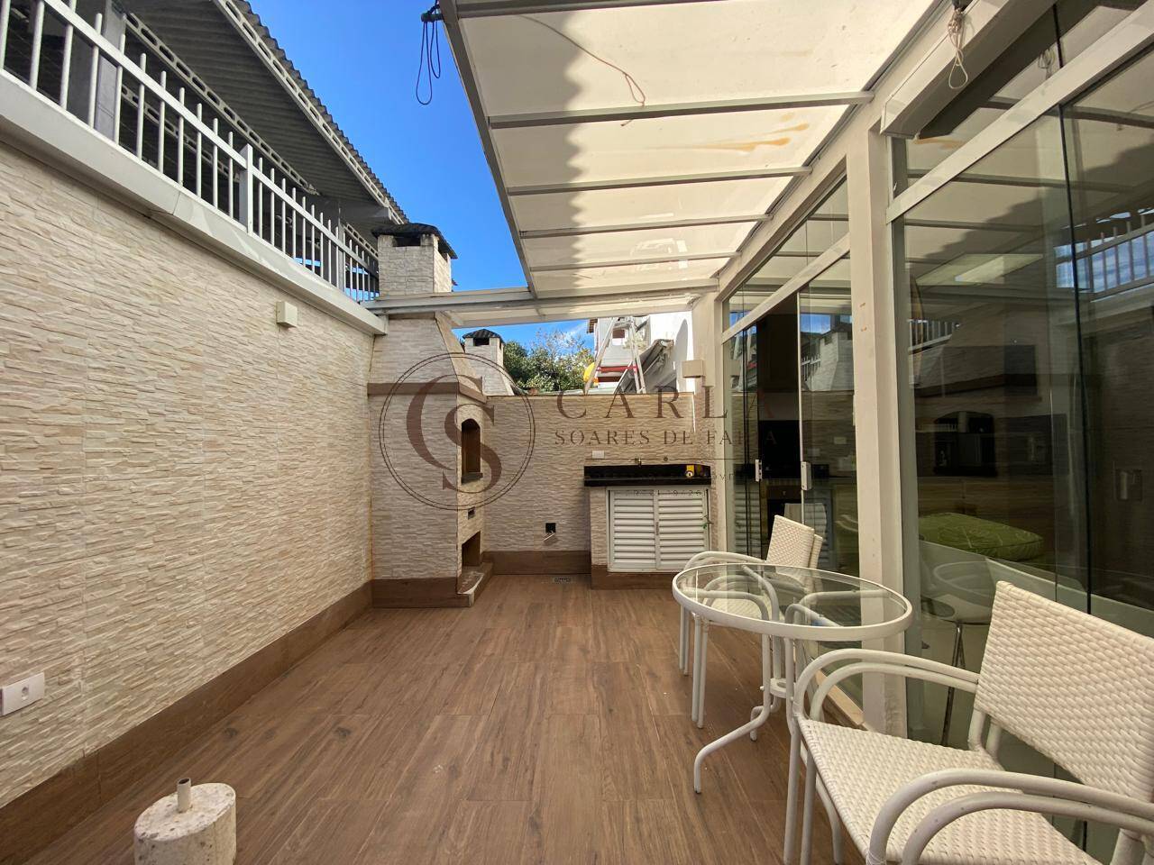 CASA TRIPLEX EM CONDOMÍNIO EM FRENTE À PRAIA DA ENSEADA – GUARUJÁ ??