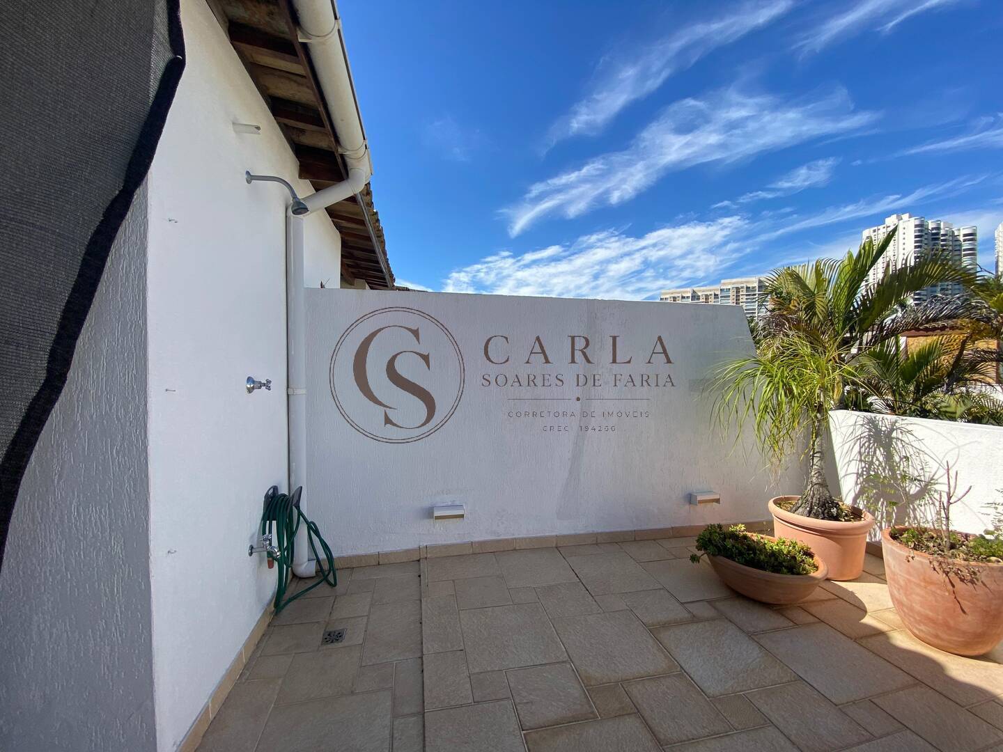 CASA TRIPLEX EM CONDOMÍNIO EM FRENTE À PRAIA DA ENSEADA – GUARUJÁ ??