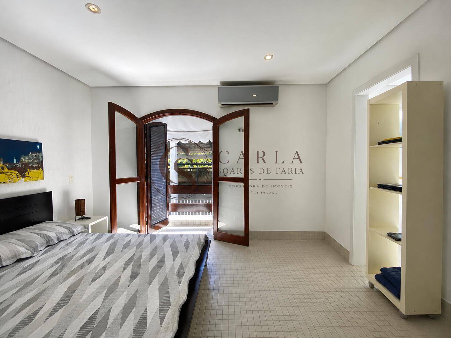 CASA TRIPLEX EM CONDOMÍNIO EM FRENTE À PRAIA DA ENSEADA – GUARUJÁ ??