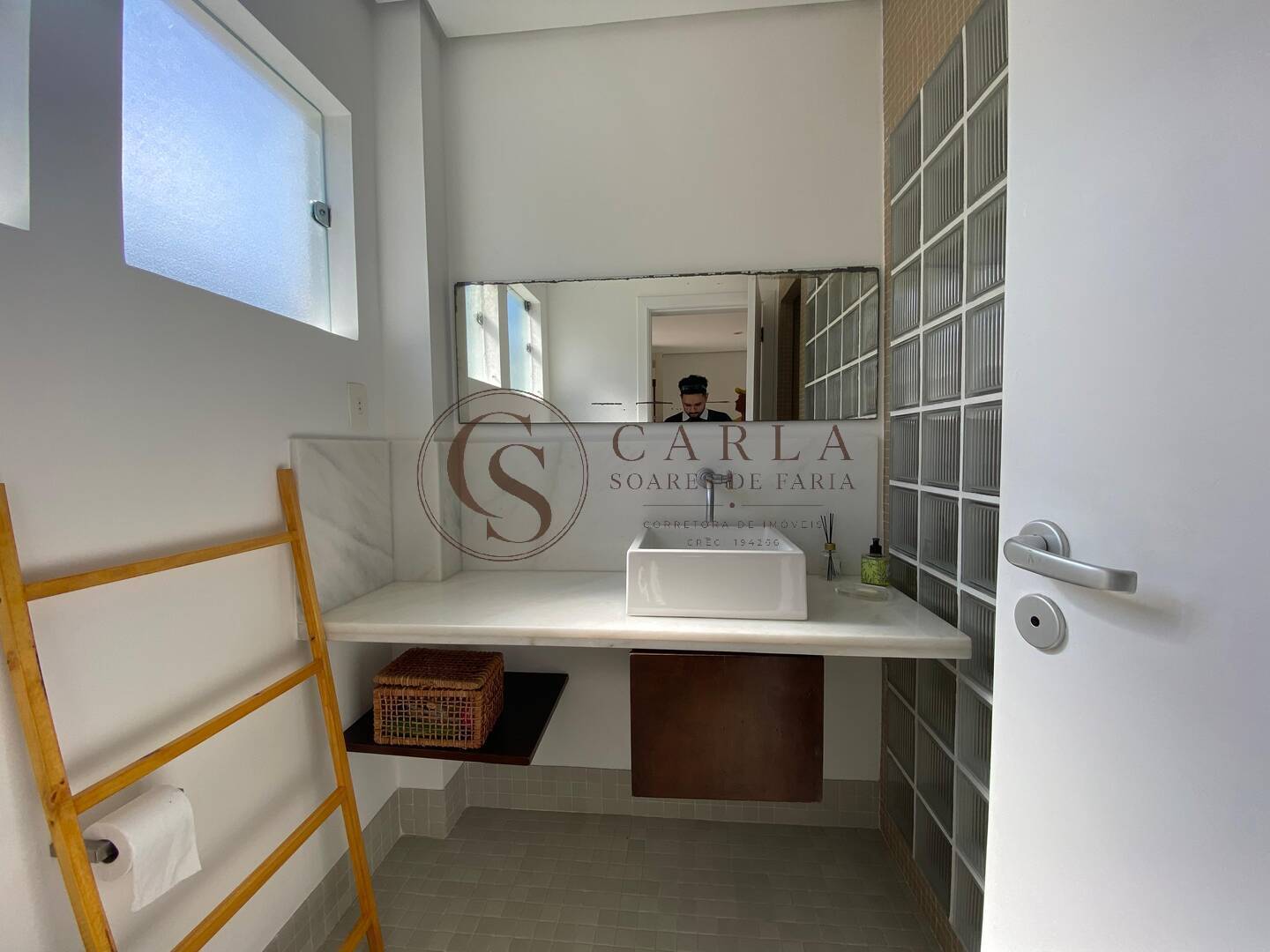 CASA TRIPLEX EM CONDOMÍNIO EM FRENTE À PRAIA DA ENSEADA – GUARUJÁ ??