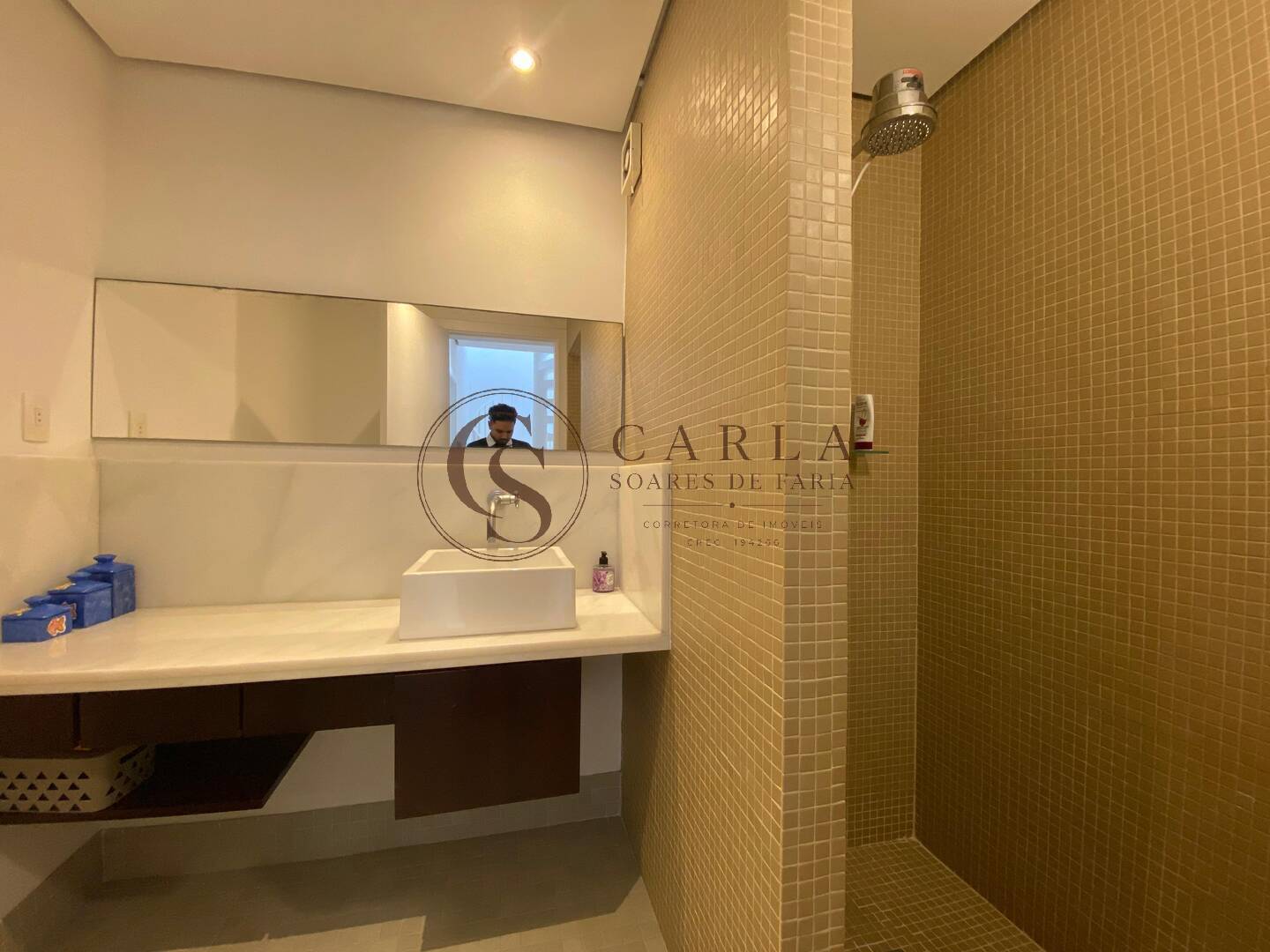 CASA TRIPLEX EM FRENTE À PRAIA DA ENSEADA!
Uma oportunidade especial