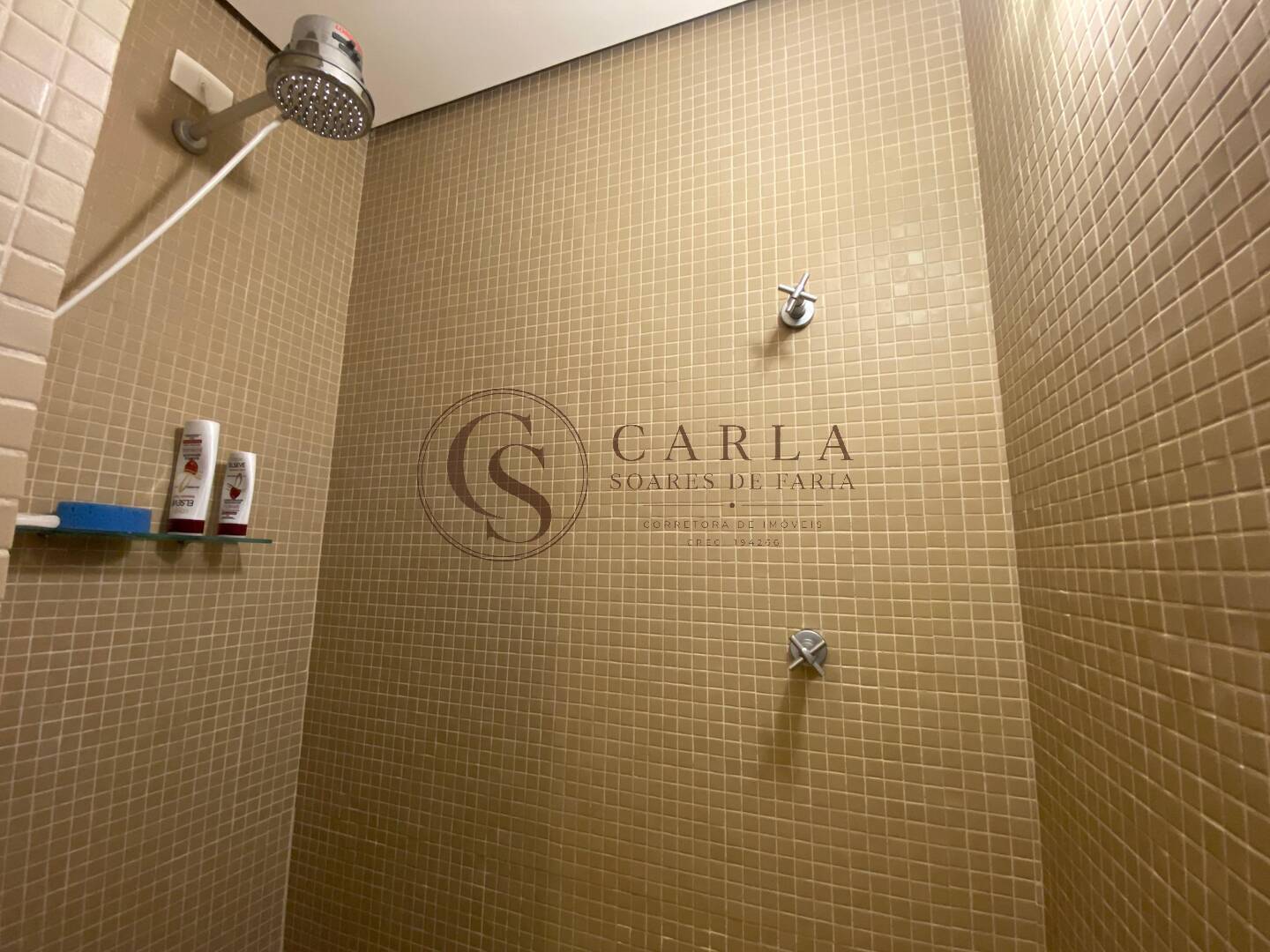 CASA TRIPLEX EM FRENTE À PRAIA DA ENSEADA!
Uma oportunidade especial