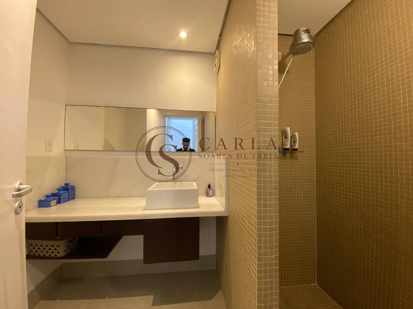 CASA TRIPLEX EM FRENTE À PRAIA DA ENSEADA!
Uma oportunidade especial