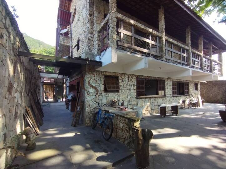 Casa a venda  6 Suítes com Piscina - Guaiuba Guarujá SP