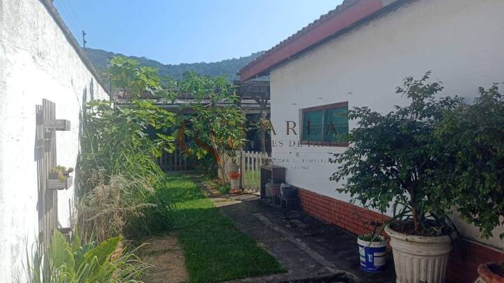 Casa para reforma Guaiuba (100m da Praia)