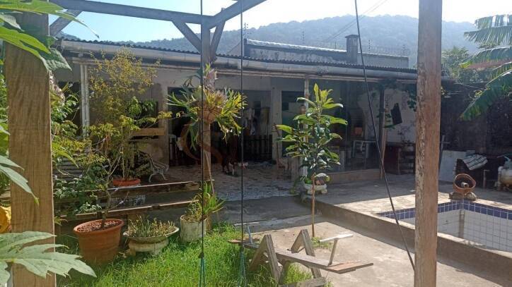 Casa para reforma Guaiuba (100m da Praia)